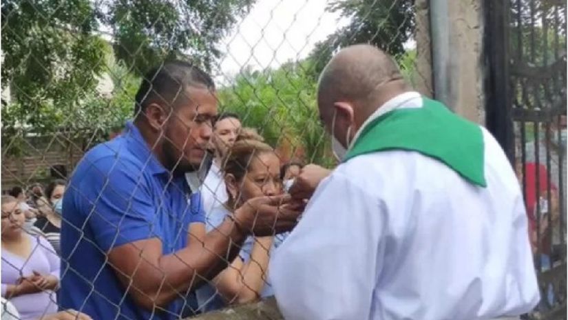 Celebran la Eucaristía en la calle por restricciones del régimen en Nicaragua